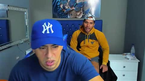 Snapshot of angelandchris chatting on October 16, 2025, 12:39 pm Angel And Cris online show from October 16, 2025, 12:39 pm