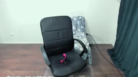 Snapshot of angelaroberti2 chatting on January 11, 2026, 5:07 pm glow online show from January 11, 2026, 5:07 pm