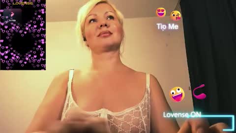 Snapshot of angelaroberti2 chatting on February 14, 2026, 10:28 pm glow online show from February 14, 2026, 10:28 pm