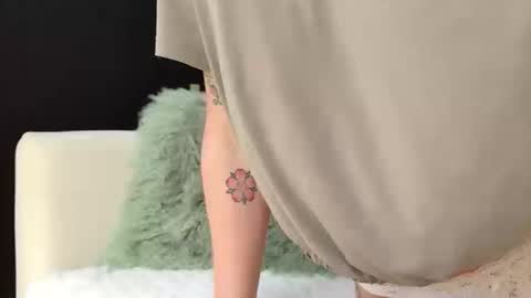 angelbabyphoebe online show from April 9, 2026, 4:34 pm