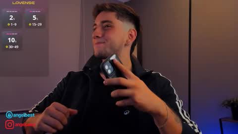 angelbell19 online show from October 25, 2025, 1:24 am