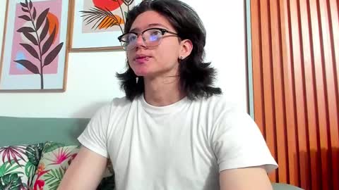 Snapshot of angelbennet_ chatting on December 9, 2024, 4:56 am Angel Bennet online show from December 9, 2024, 4:56 am