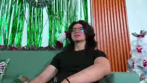Snapshot of angelbennet_ chatting on December 21, 2024, 6:41 am Angel Bennet online show from December 21, 2024, 6:41 am