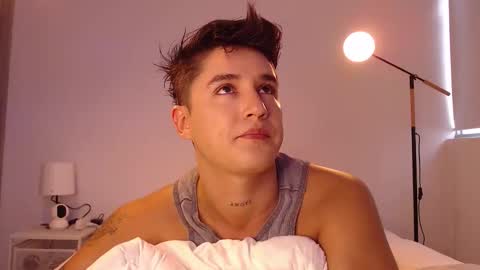 Snapshot of angelcossio chatting on October 17, 2025, 9:39 pm Angel online show from October 17, 2025, 9:39 pm