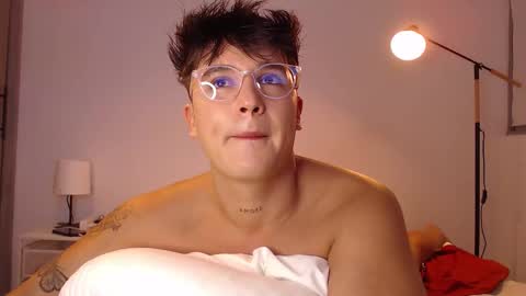 Snapshot of angelcossio chatting on December 4, 2025, 12:20 am Angel online show from December 4, 2025, 12:20 am