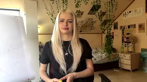 Lena online show from April 15, 2026, 9:05 am