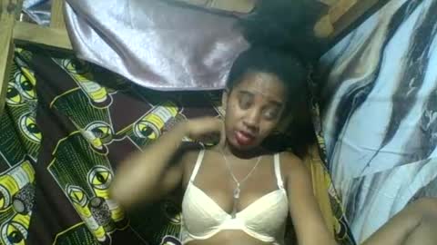 Snapshot of angelettee chatting on June 16, 2026, 4:59 am Angelettee online show from June 16, 2026, 4:59 am