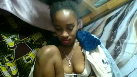 Snapshot of angelettee chatting on June 25, 2026, 7:02 am Angelettee online show from June 25, 2026, 7:02 am