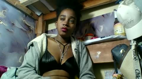 Snapshot of angelettee chatting on July 1, 2026, 7:32 am Angelettee online show from July 1, 2026, 7:32 am