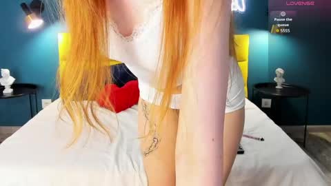 Angela online show from May 17, 2026, 1:25 am
