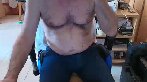 Snapshot of angelgarcia269 chatting on February 1, 2026, 11:42 am angelgarcia269 online show from February 1, 2026, 11:42 am