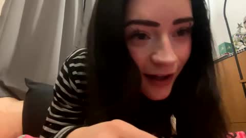 Snapshot of angelgirldolly chatting on December 27, 2024, 3:31 am Alina Ari online show from December 27, 2024, 3:31 am