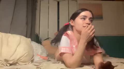 Snapshot of angelgirldolly chatting on March 4, 2025, 9:40 am Alina Ari online show from March 4, 2025, 9:40 am