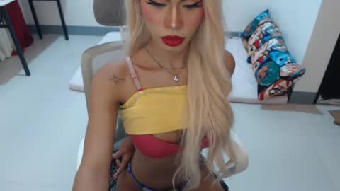 DIVINE ANGEL online show from January 31, 2026, 11:58 pm