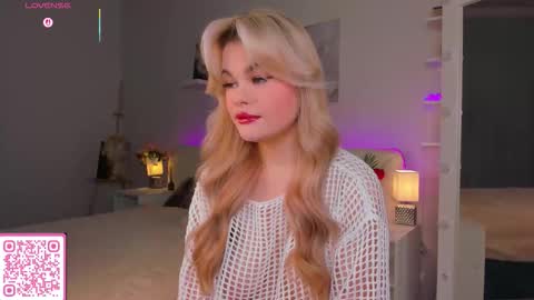 Snapshot of angelic_pricess chatting on January 19, 2026, 1:09 am Emma online show from January 19, 2026, 1:09 am