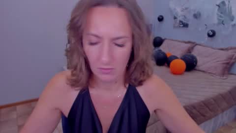 AngelicaCream online show from November 5, 2025, 9:42 am