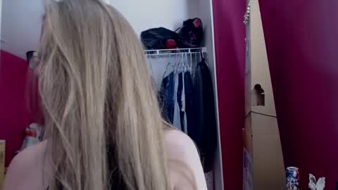 Snapshot of angelicangel3 chatting on February 18, 2025, 10:36 pm AngelicAngel online show from February 18, 2025, 10:36 pm