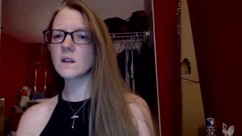 Snapshot of angelicangel3 chatting on February 19, 2025, 2:01 am AngelicAngel online show from February 19, 2025, 2:01 am