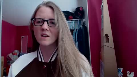 Snapshot of angelicangel3 chatting on March 4, 2025, 10:27 pm AngelicAngel online show from March 4, 2025, 10:27 pm