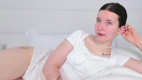 Snapshot of angelicmoon chatting on February 9, 2025, 2:49 am Angelic online show from February 9, 2025, 2:49 am