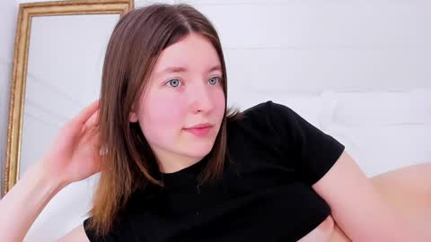 Snapshot of angelicmoon chatting on February 18, 2025, 6:48 am Angelic online show from February 18, 2025, 6:48 am