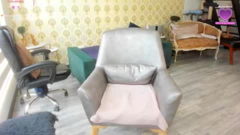 angelina_class_7 online show from October 27, 2025, 2:43 pm