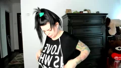 Snapshot of angelinacht chatting on November 19, 2025, 8:47 am Angelina online show from November 19, 2025, 8:47 am