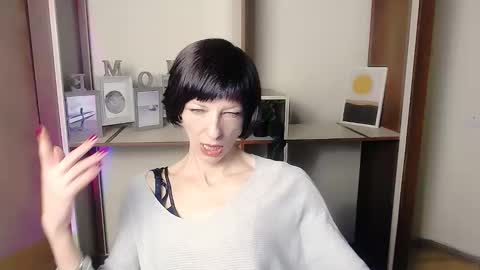 Snapshot of angelinalov_ chatting on September 24, 2025, 6:39 am Angelina online show from September 24, 2025, 6:39 am