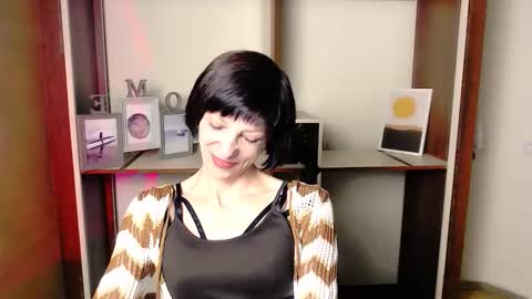 Snapshot of angelinalov_ chatting on September 30, 2025, 6:51 am Angelina online show from September 30, 2025, 6:51 am