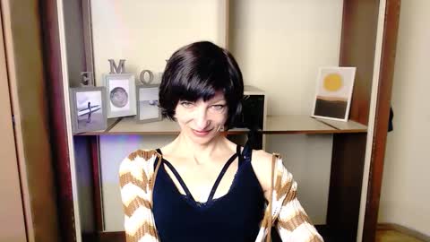 Snapshot of angelinalov_ chatting on October 4, 2025, 6:33 am Angelina online show from October 4, 2025, 6:33 am