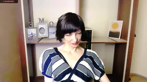 Snapshot of angelinalov_ chatting on October 7, 2025, 6:54 am Angelina online show from October 7, 2025, 6:54 am