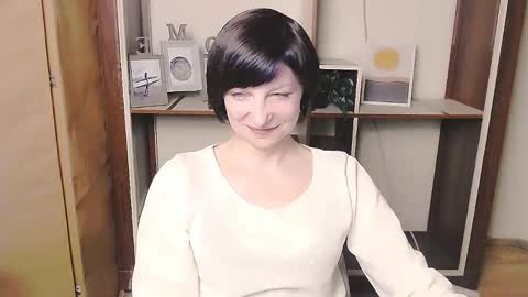 Snapshot of angelinalov_ chatting on April 18, 2026, 8:40 am Angelina online show from April 18, 2026, 8:40 am