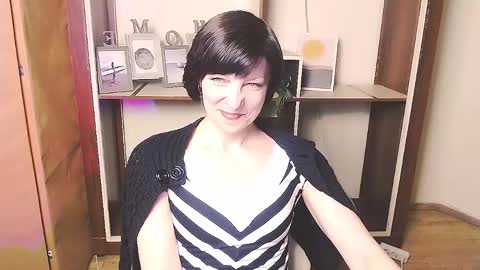 Snapshot of angelinalov_ chatting on April 23, 2026, 8:24 am Angelina online show from April 23, 2026, 8:24 am