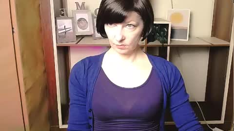 Snapshot of angelinalov_ chatting on April 28, 2026, 7:46 am Angelina online show from April 28, 2026, 7:46 am