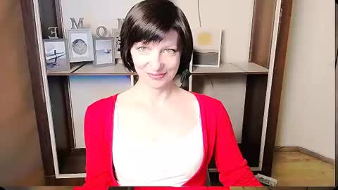 Snapshot of angelinalov_ chatting on June 18, 2026, 9:25 am Angelina online show from June 18, 2026, 9:25 am