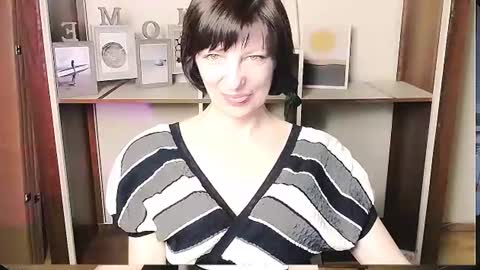 Snapshot of angelinalov_ chatting on June 21, 2026, 10:40 am Angelina online show from June 21, 2026, 10:40 am