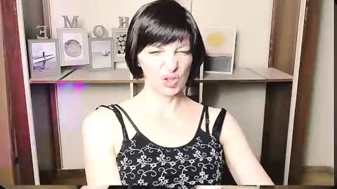 Snapshot of angelinalov_ chatting on June 27, 2026, 12:22 pm Angelina online show from June 27, 2026, 12:22 pm