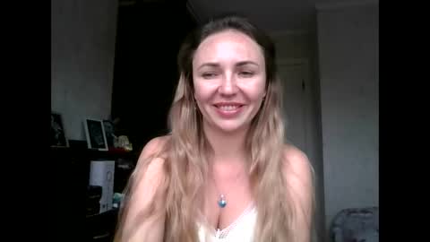 angelinalove28 online show from October 26, 2025, 7:36 am