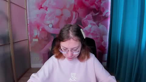 Snapshot of angelinalow chatting on March 12, 2025, 6:40 am AngelinaLow online show from March 12, 2025, 6:40 am