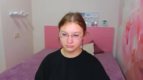 Snapshot of angelinalow chatting on September 9, 2025, 11:21 am AngelinaLow online show from September 9, 2025, 11:21 am