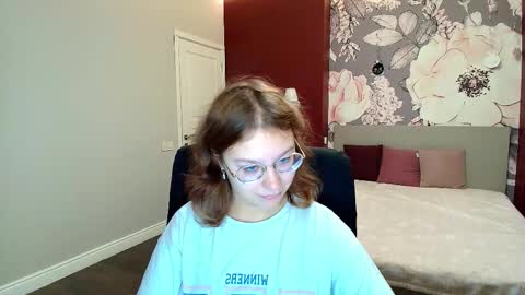 Snapshot of angelinalow chatting on September 30, 2025, 11:26 am AngelinaLow online show from September 30, 2025, 11:26 am