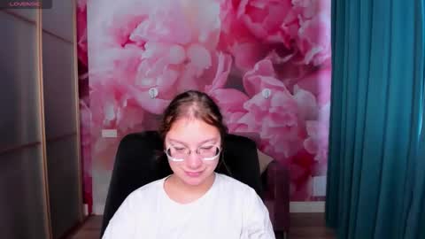 Snapshot of angelinalow chatting on October 1, 2025, 11:27 am AngelinaLow online show from October 1, 2025, 11:27 am