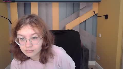 Snapshot of angelinalow chatting on November 2, 2025, 6:27 am AngelinaLow online show from November 2, 2025, 6:27 am