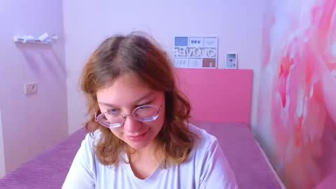 Snapshot of angelinalow chatting on November 11, 2025, 12:27 pm AngelinaLow online show from November 11, 2025, 12:27 pm