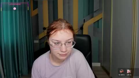 Snapshot of angelinalow chatting on December 18, 2025, 12:22 pm AngelinaLow online show from December 18, 2025, 12:22 pm