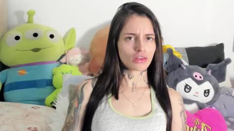 Angeline Smith  online show from December 18, 2025, 4:07 am