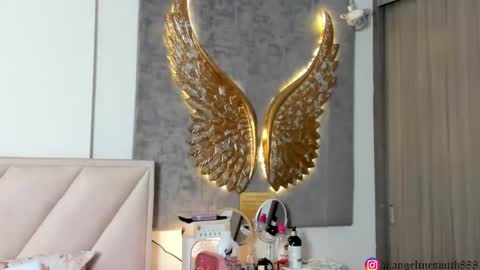 Angeline Smith  online show from February 3, 2026, 4:32 am