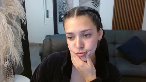 Snapshot of angeline_davies chatting on February 24, 2025, 11:19 pm angeline_davies online show from February 24, 2025, 11:19 pm