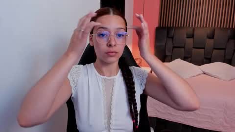 Snapshot of angeline_davies chatting on January 14, 2026, 4:07 am angeline_davies online show from January 14, 2026, 4:07 am