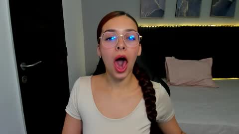 Snapshot of angeline_davies chatting on February 5, 2026, 4:17 am angeline_davies online show from February 5, 2026, 4:17 am